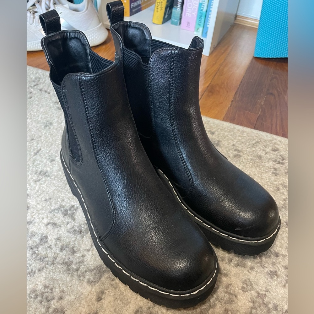 Black Chelsea boot